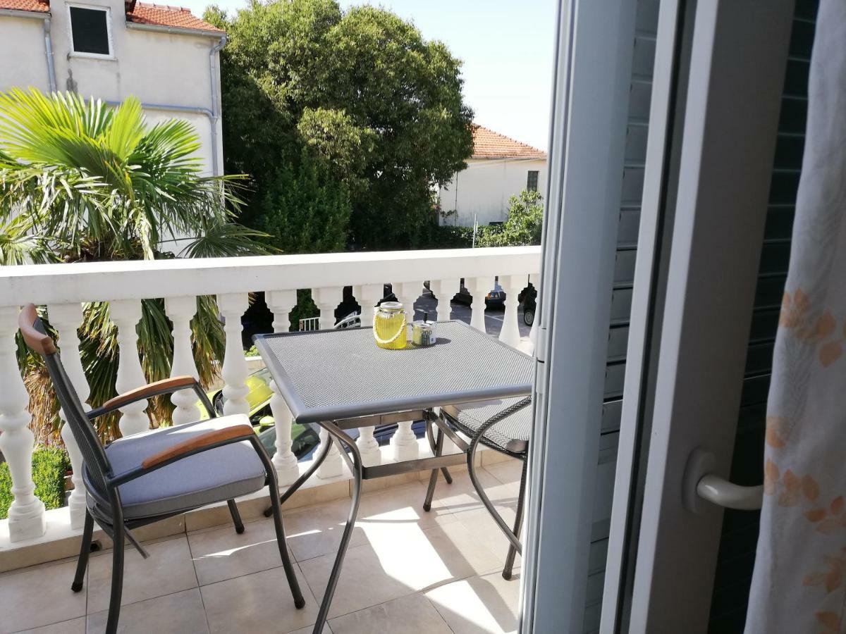 Guest House Micin Vodice Exteriör bild
